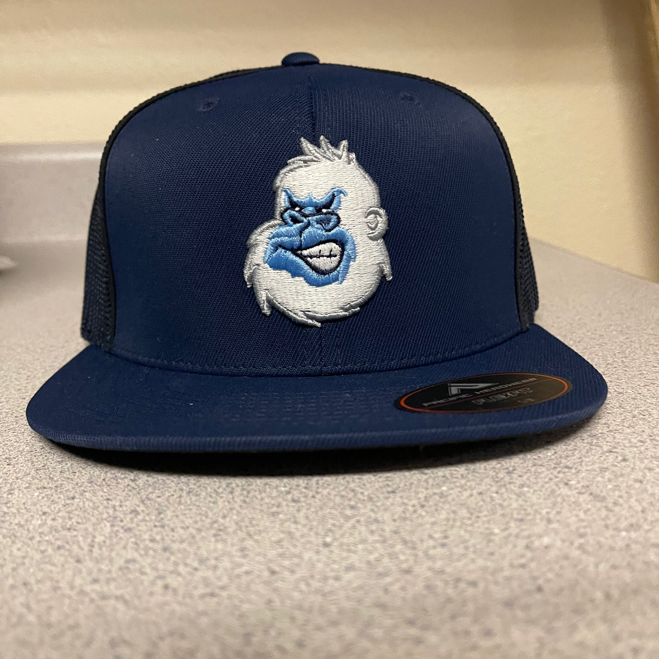 Yeti Flatbill Trucker Hat in Navy